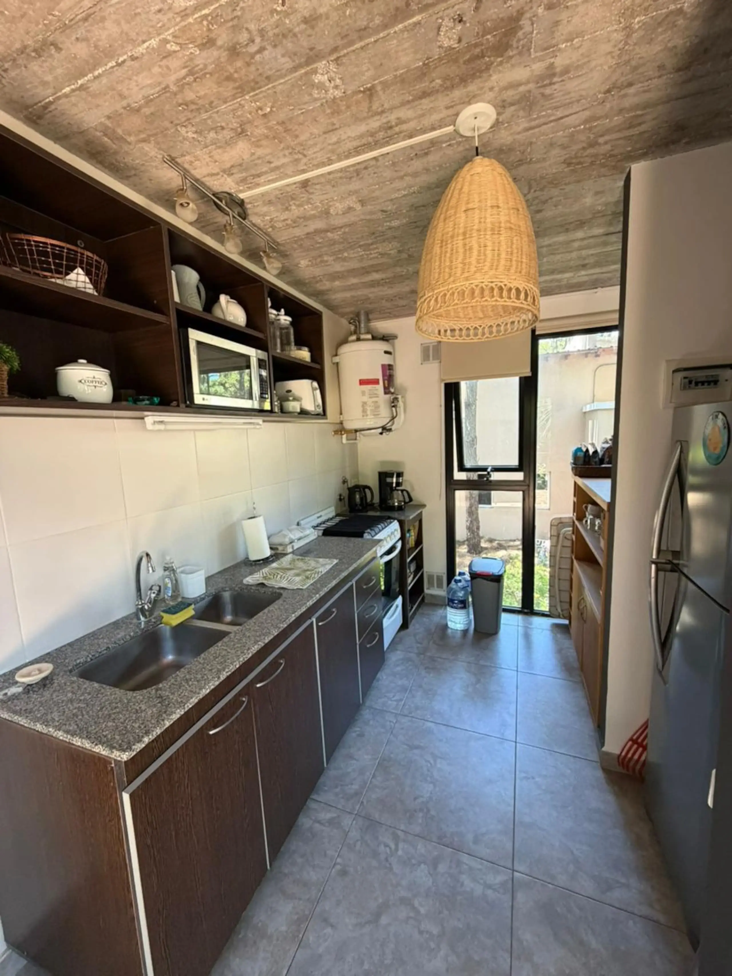 Cocina completa, otra vista