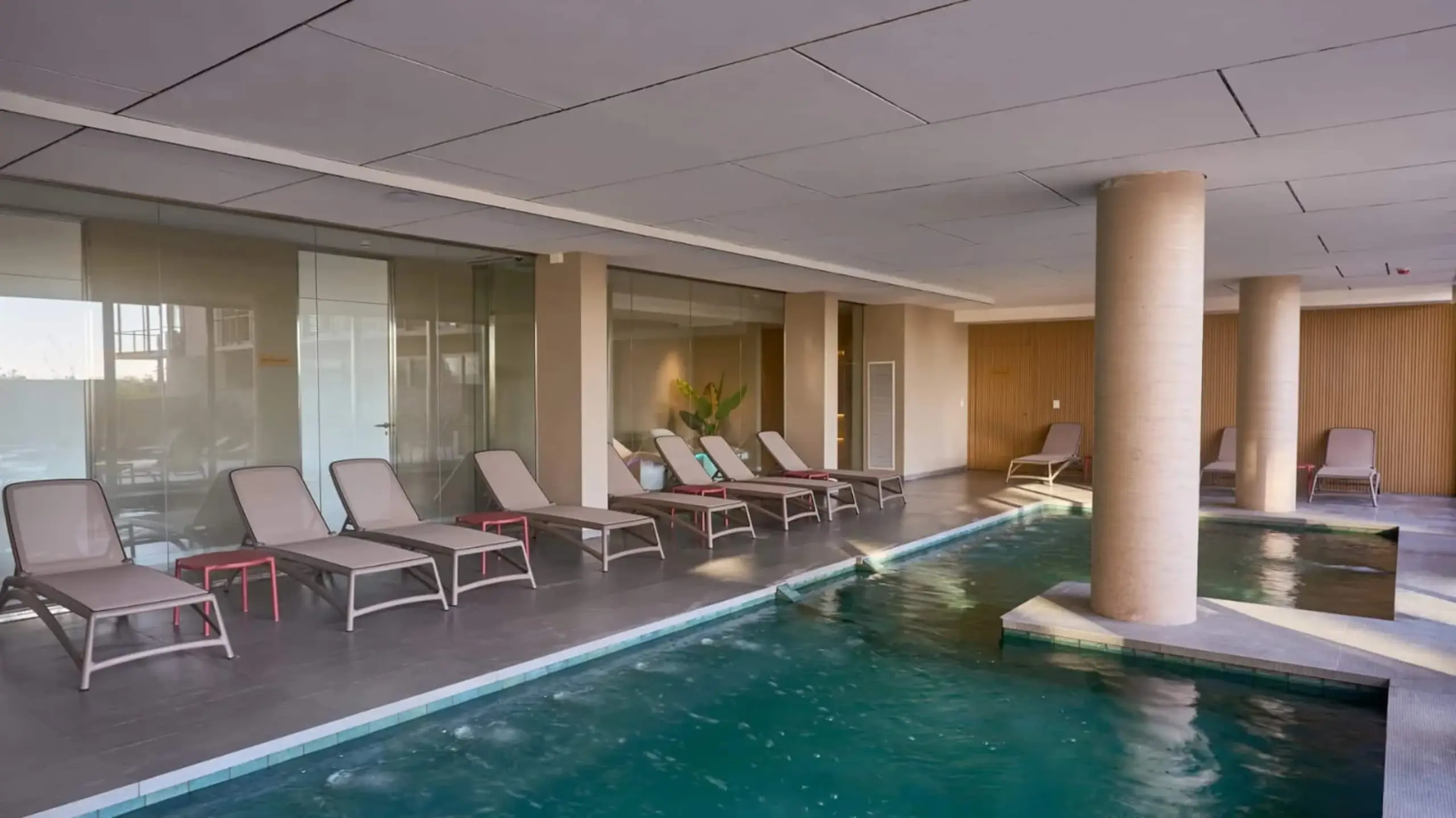 Piscina del complejo, tercera vista